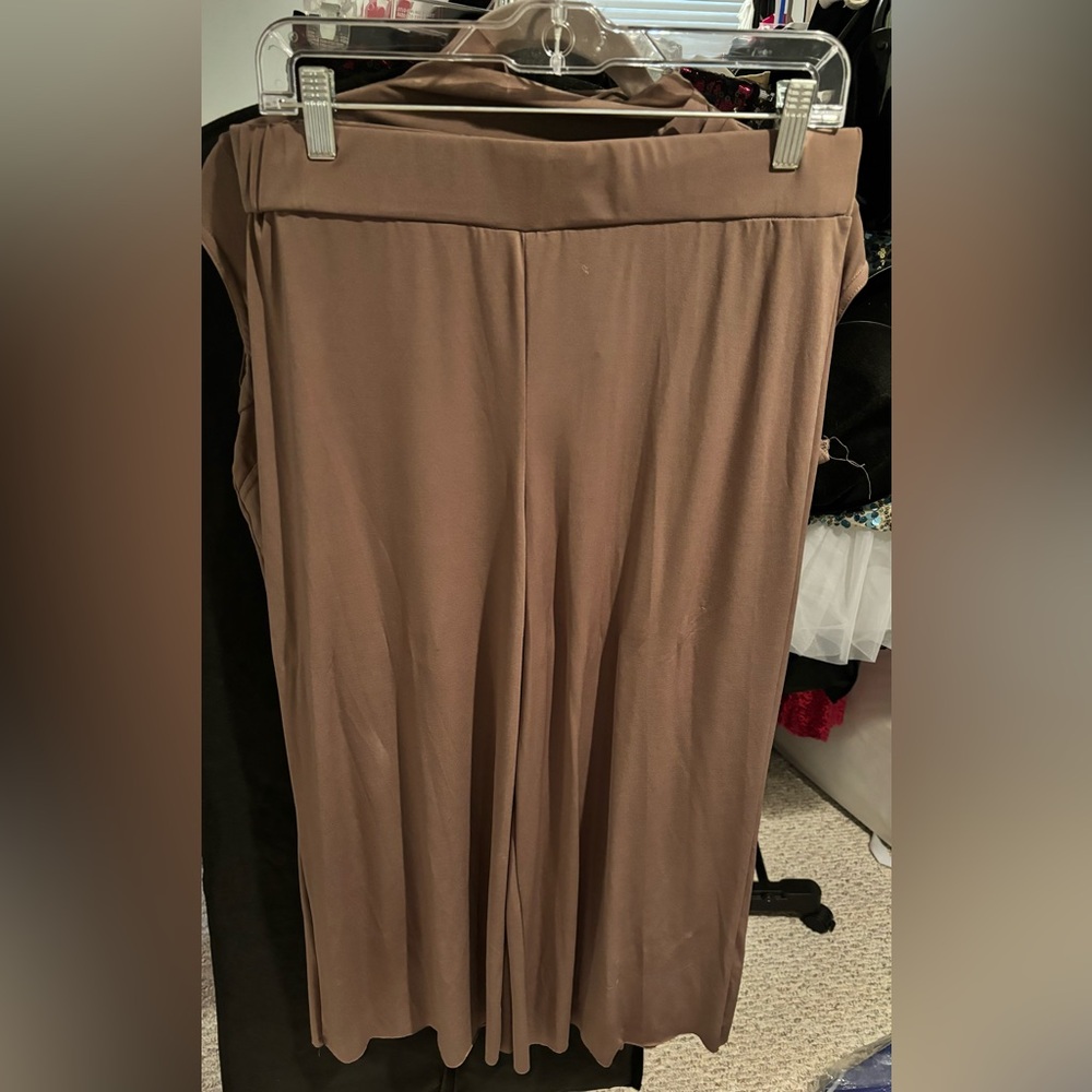 2 piece woman’s dance costume - Picture 3 of 5